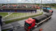 Portos do Paraná seguem com operações normais, graças às medidas adotadas para a segurança e saúde dos trabalhadores. Nesta semana, o Pátio de Triagem do Porto de Paranaguá recebeu 2, 4 mil caminhoneiros em 24 horas. Mais de 100 caminhões por hora.