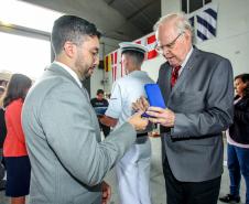 Luiz Fernando Garcia recebeu a medalha Amigo da Marinha, em reconhecimento aos serviços da autoridade portuária na manutenção da segurança da navegação pelos Portos do Paraná