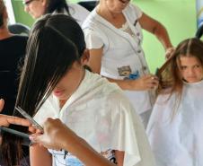 A empresa Portos do Paraná levou a ação a Encantadas. Os moradores tiveram acesso a exames clínicos e vacinação, além de corte de cabelo, aulas de xadrez, orientações sobre qualidade de vida e atividades físicas. A ideia é ampliar o projeto para outras comunidades em 2020. 