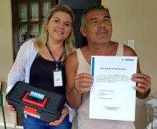 Moradores da Ilha do Teixeira receberam nesta quinta-feira (23) o certificado de conclusão do curso e um kit de ferramentas. O objetivo da ação da empresa Portos do Paraná é que os pescadores possam consertar e fazer a manutenção dos próprios barcos.