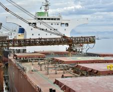 Maior navio graneleiro já recebido no Corredor de Exportação faz carregamento recorde e testa eficiência e estruturas marítima e terrestre. 