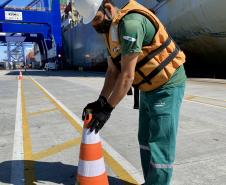 Documento prevê procedimentos para a prevenção de acidentes de trabalho e meio ambiente, além de orientar boas práticas para a comunidade portuária. 