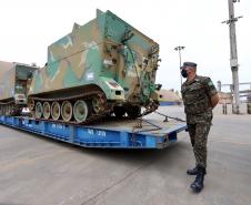 Trinta veículos foram doados pelos Estados Unidos ao Exército Brasileiro. Os tanques que vieram de Galveston, Texas, serão restaurados e modernizados para operações militares no País. 