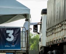 De janeiro a agosto, cerca de 350 mil caminhões passaram pelo porto paranaense. Os caminhoneiros, que não pararam durante a pandemia de Covid-19, são responsáveis por 84% das movimentações de produtos que chegam ou saem do Paraná via portos