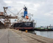 Aumenta, em volume e quantidade, o abastecimento de navios nos portos do Paraná. 