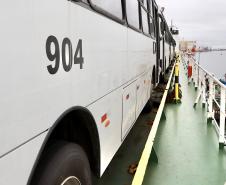 São 155 ônibus em uma única operação. Veículos de transporte coletivo serão levados para os portos de Boma, no Congo, e Luanda, em Angola. A operação é feita no cais público, pela empresa Marcon. 