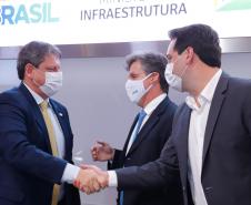 Paraná passa a ser o primeiro Estado do Brasil a conceder um terminal portuário por decisão própria. O terminal PAR12 tem 74,1 mil metros quadrados de área e capacidade estática para 4 mil veículos e armazenagem anual de 120 mil veículos.