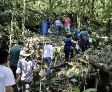Estiagem comprometeu o abastecimento de comunidades e ilhas. Ação é realizada no âmbito de licenciamento ambiental do Porto de Paranaguá