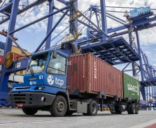 Com altas significativas na descarga de produtos dos segmentos de carga geral e granéis sólidos, os terminais de Paranaguá e Antonina movimentaram 18.262.189 toneladas, de janeiro a abril. 