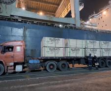 Opção dos exportadores é para driblar a falta de contêineres no mundo. Porto de Paranaguá tem tradição, estrutura de qualidade e operadores qualificados para a operação.
