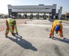 Melhorias na pavimentação, banheiros, segurança e iluminação, promovem o bem-estar dos motoristas que descarregam granéis no porto paranaense.