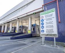 Melhorias na pavimentação, banheiros, segurança e iluminação, promovem o bem-estar dos motoristas que descarregam granéis no porto paranaense.