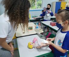 Ação de Dia das Crianças que beneficiou 180 alunos da rede municipal acontece em parceria com a Superintendência Geral de Ação Solidária, do Governo do Estado, dentro da campanha Paraná Piá.