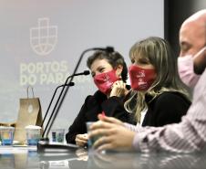 oram três dias intensos de programação da Portos do Paraná para marcar o Outubro Rosa. De segunda a quarta-feira (4 a 6), por quase duas horas durante as tardes, 150 mulheres, trabalhadoras dos portos, se reuniram para falar da saúde e de autocuidado.