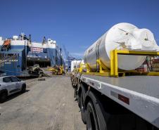 Foram oito volumes, de oito toneladas cada, de equipamentos. Porto paranaense tem operadores altamente qualificados para operar esse tipo de carga especial.