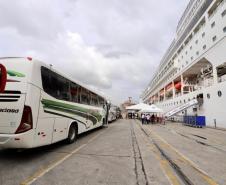 Navio com 2 mil turistas chega a Paranaguá e deve colocar Paraná na rota de cruzeiros