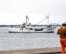 Porto de Paranaguá recebe navio da Marinha para exercício de oficiais do Exército