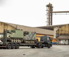 Porto de Paranaguá recebe mais 30 unidades de blindados para o Exército Brasileiro