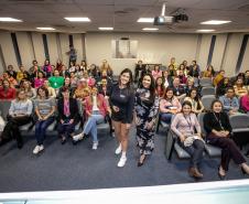 Especialistas em saúde realizam palestra sobre outubro rosa na Portos do Paraná