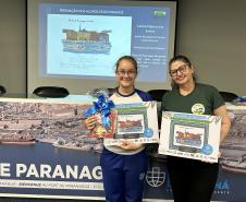 Alunos premiados do Porto Escola navegam pela Baía de Paranaguá