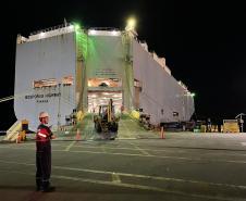 Portos do Paraná realiza operação inédita para atracação de navio de cargas rolantes