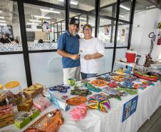 Alunos dos cursos de artesanato e gastronomia da Portos do Paraná participam de feira no SESC
