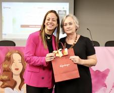 Colaboradoras da Portos do Paraná participam de evento sobre o sagrado da mulher