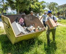 Mutirão da Portos do Paraná retira mais de meia tonelada de resíduos em Antonina