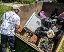 Mutirão da Portos do Paraná retira mais de meia tonelada de resíduos em Antonina