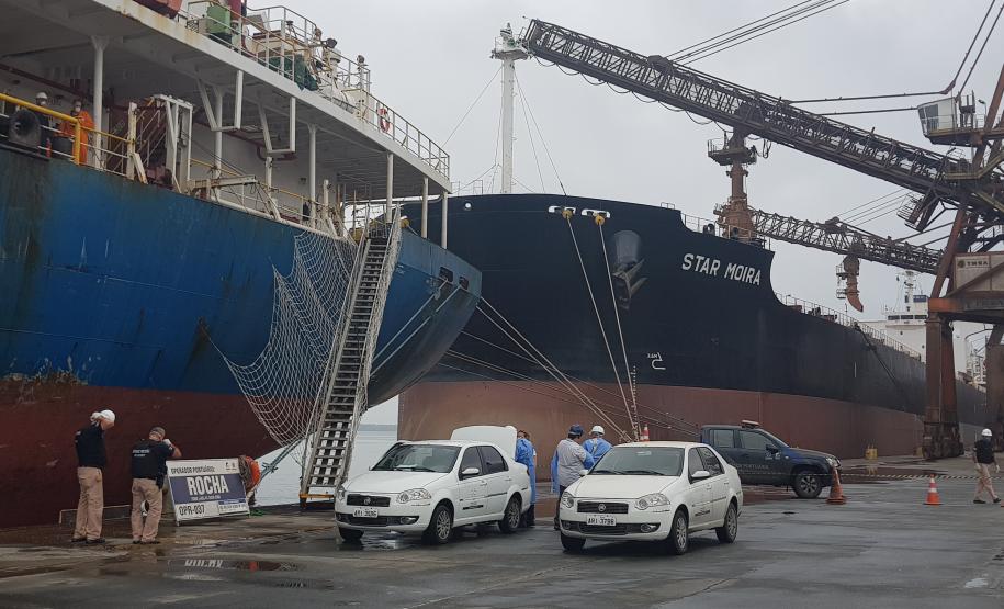 A Portos do Paraná em conjunto com a ANVISA, o OGMO, a Primeira Regional de Saúde, o SAMU e o Hospital Regional do Litoral em Paranaguá promoveram nesta sexta-feira (21), um exercício SIMULADO de atendimento a um tripulante de navio com sintomas de contaminação por coronavírus (COVID-19).