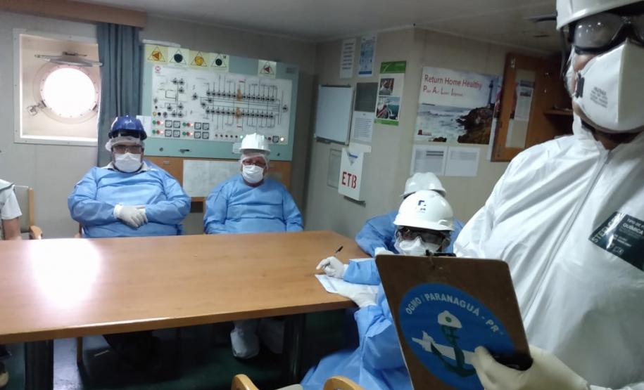 A Portos do Paraná em conjunto com a ANVISA, o OGMO, a Primeira Regional de Saúde, o SAMU e o Hospital Regional do Litoral em Paranaguá promoveram nesta sexta-feira (21), um exercício SIMULADO de atendimento a um tripulante de navio com sintomas de contaminação por coronavírus (COVID-19).