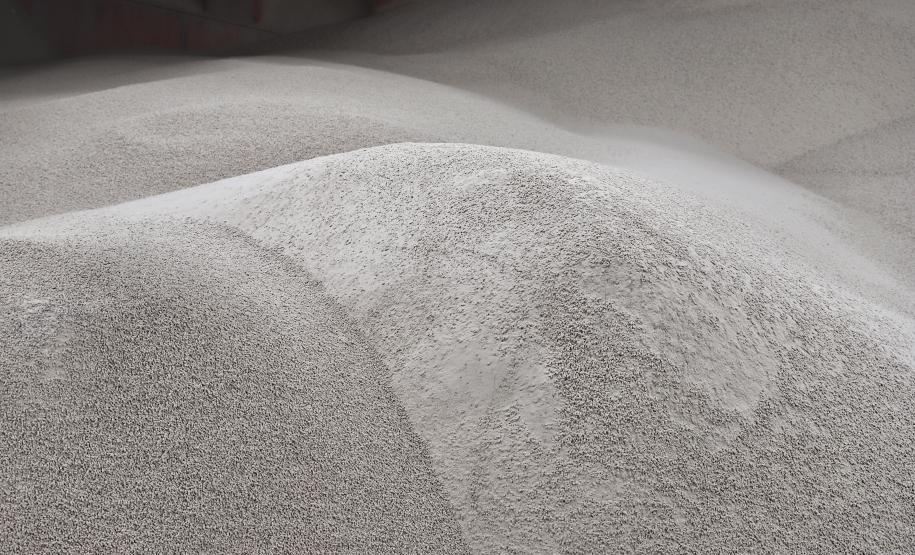 É um novo produto na embarcado no terminal paranaense. Biomassa é produto de exportação que vai atender o mercado do Reino Unido na geração de energia sustentável.