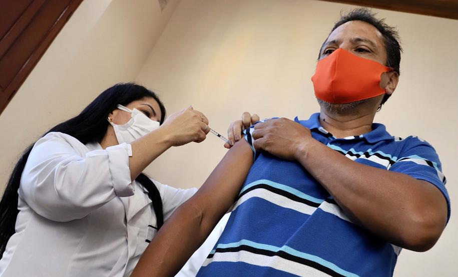 Mais de 80% dos portuários foram vacinados no Paraná.