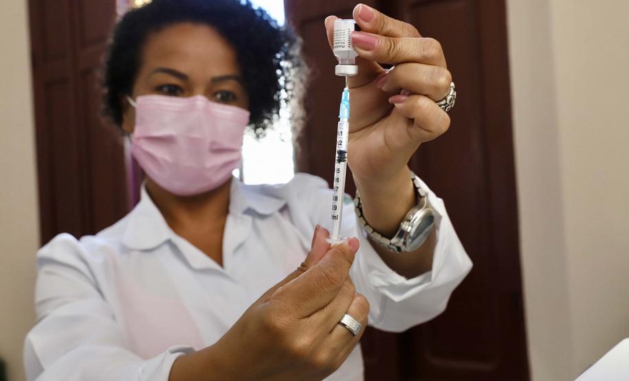 Mais de 80% dos portuários foram vacinados no Paraná.