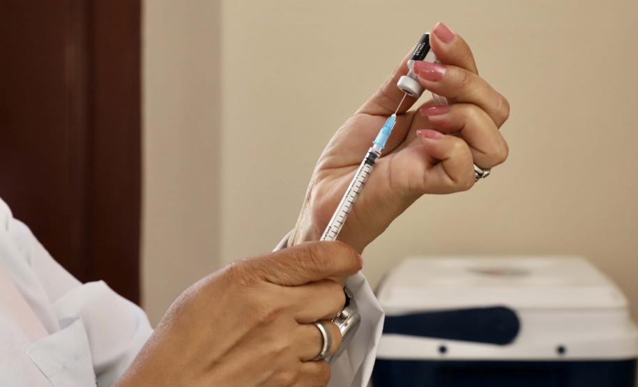 Mais de 80% dos portuários foram vacinados no Paraná.