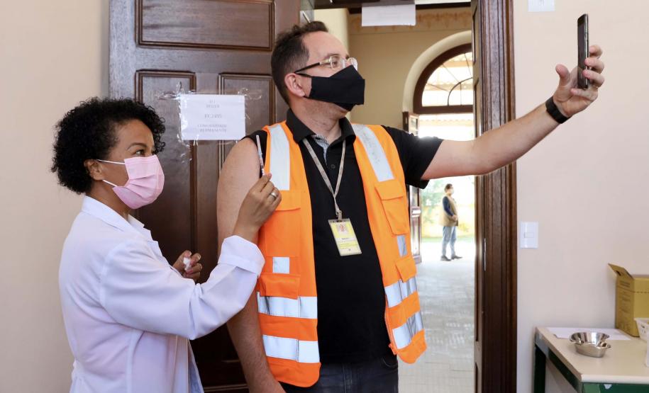 Mais de 80% dos portuários foram vacinados no Paraná.