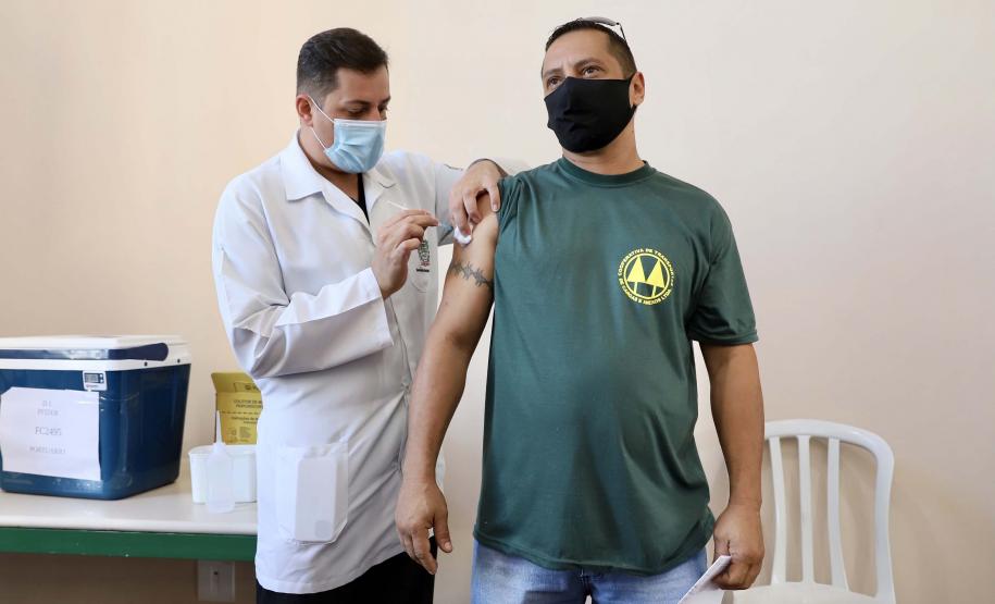 Mais de 80% dos portuários foram vacinados no Paraná.