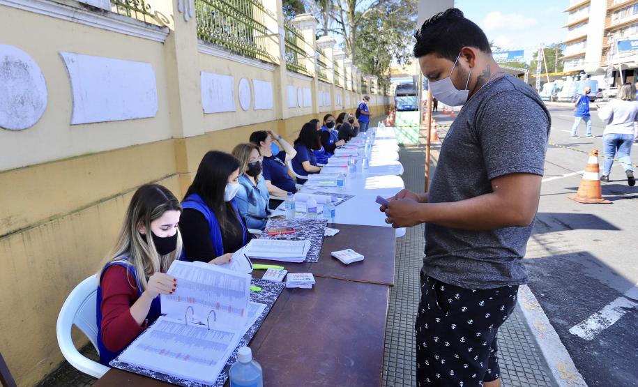 Mais de 80% dos portuários foram vacinados no Paraná.