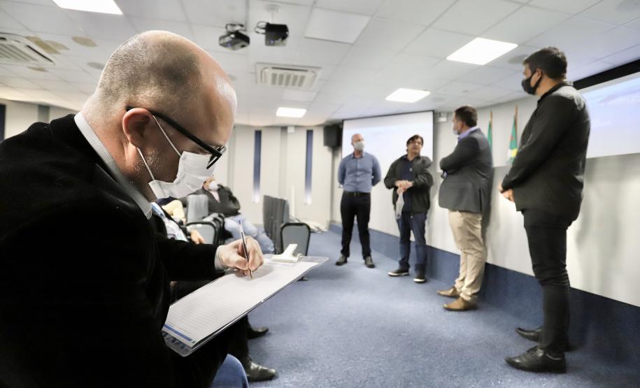 Comitiva do porto catarinense visitou estrutura paranaense e conheceu um pouco mais sobre a gestão e a operação portuária adotadas em Paranaguá e Antonina.