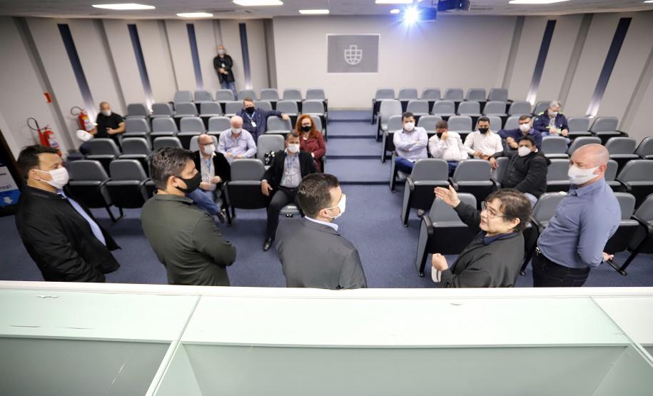 Comitiva do porto catarinense visitou estrutura paranaense e conheceu um pouco mais sobre a gestão e a operação portuária adotadas em Paranaguá e Antonina.