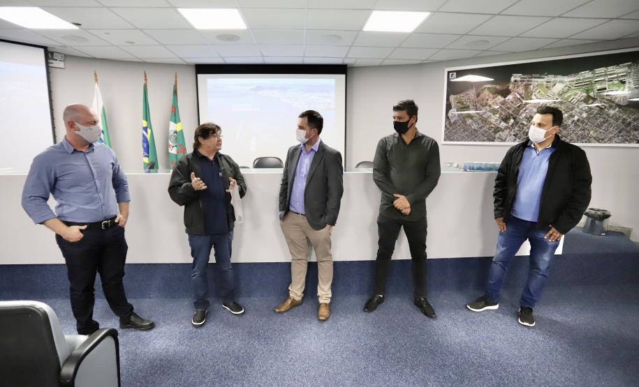 Comitiva do porto catarinense visitou estrutura paranaense e conheceu um pouco mais sobre a gestão e a operação portuária adotadas em Paranaguá e Antonina.