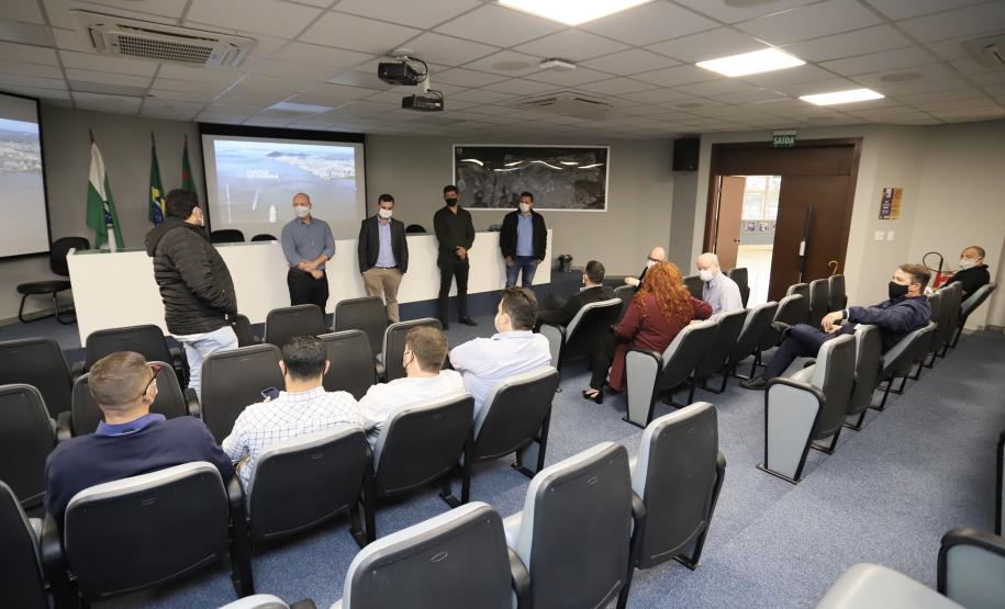 Comitiva do porto catarinense visitou estrutura paranaense e conheceu um pouco mais sobre a gestão e a operação portuária adotadas em Paranaguá e Antonina.