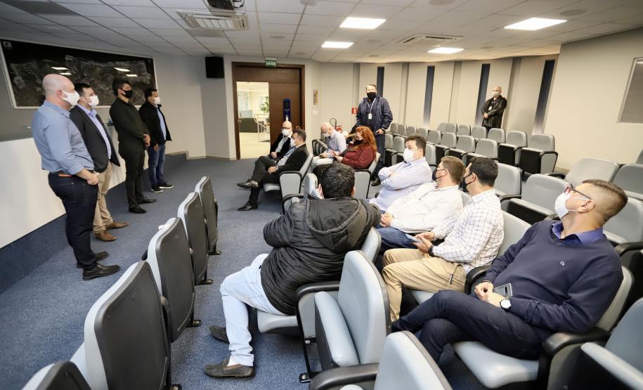 Comitiva do porto catarinense visitou estrutura paranaense e conheceu um pouco mais sobre a gestão e a operação portuária adotadas em Paranaguá e Antonina.