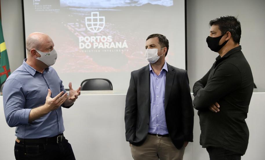 Comitiva do porto catarinense visitou estrutura paranaense e conheceu um pouco mais sobre a gestão e a operação portuária adotadas em Paranaguá e Antonina.