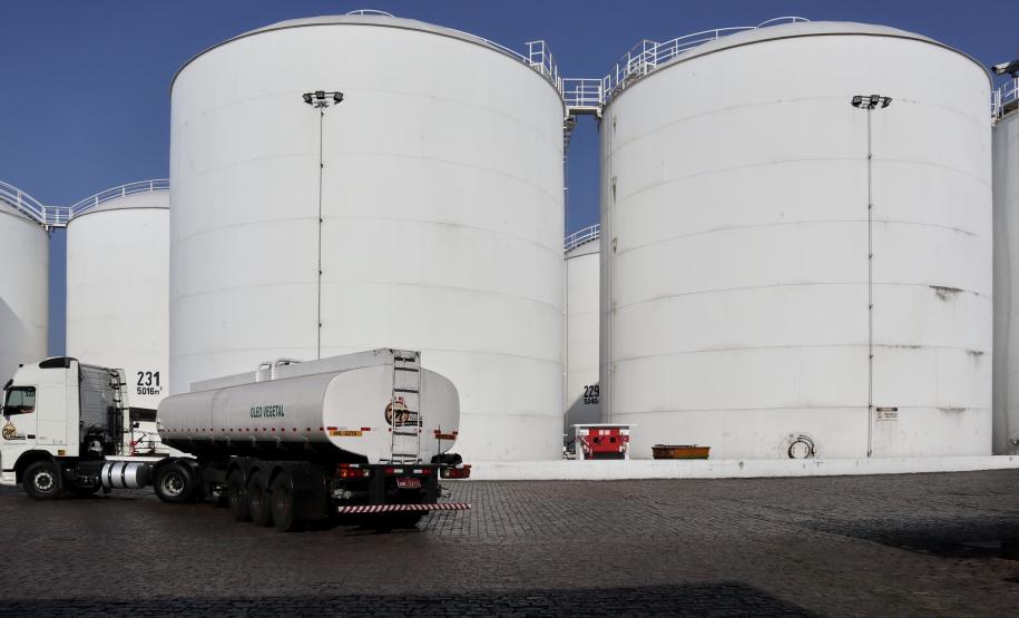 destaque para as altas registradas no embarque da soja, do açúcar, dos óleos vegetais, da carga geral – em especial dos contêineres – e da celulose