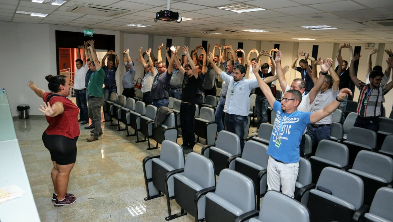 Mais de 50 colaboradores da empresa pública participaram de evento de duas horas que levou informação e diversão com palestra, exercício, confraternização e vacinas.