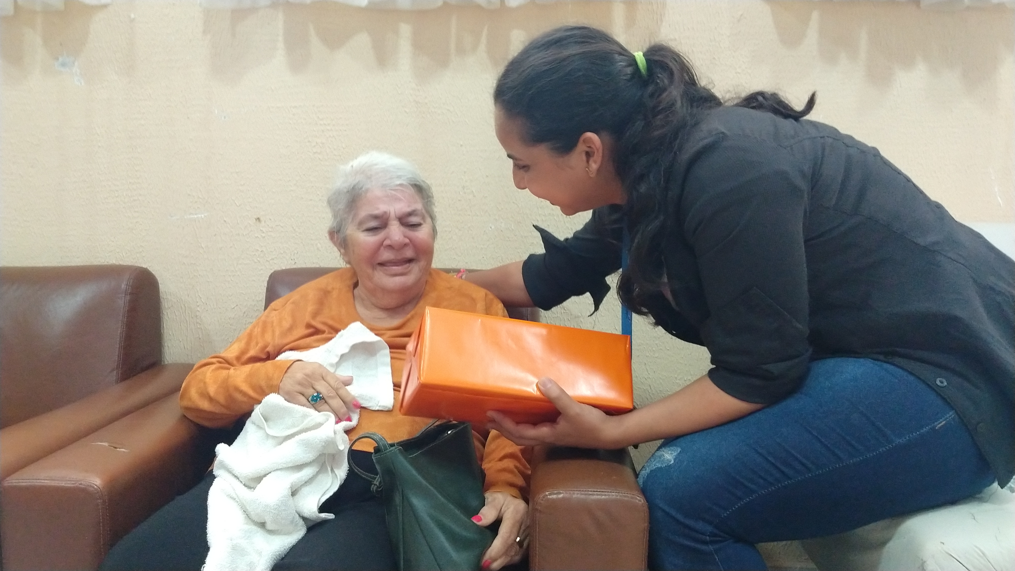 Empregados da empresa pública entregaram 174 presentes para crianças, jovens e idosos carentes em Paranaguá e Antonina. O Natal Solidário da empresa pública arrecadou brinquedos, bicicletas, instrumentos musicais, roupas e sapatos para fazer a festa de quem mais precisava.