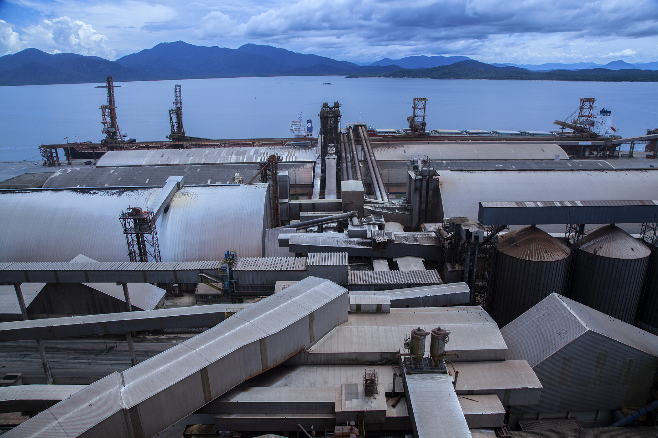 Silos públicos e as estruturas de uso comum aos terminais operadores do Corredor de Exportação passam por uma revisão para operar a todo vapor. A produção ainda está no campo e a previsão é que os trabalhos no porto sejam concluídos até o fim do mês.