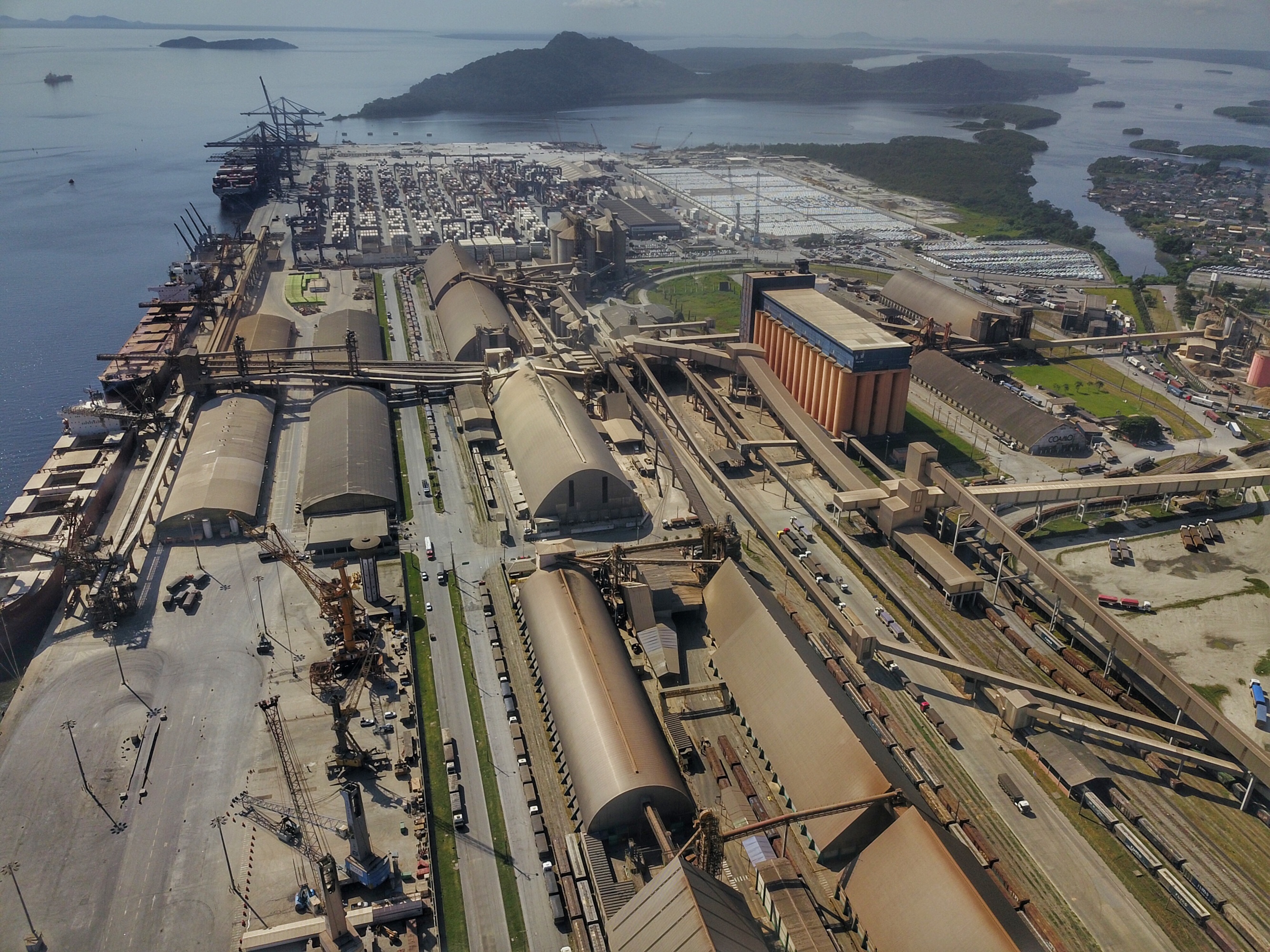 Silos públicos e as estruturas de uso comum aos terminais operadores do Corredor de Exportação passam por uma revisão para operar a todo vapor. A produção ainda está no campo e a previsão é que os trabalhos no porto sejam concluídos até o fim do mês.