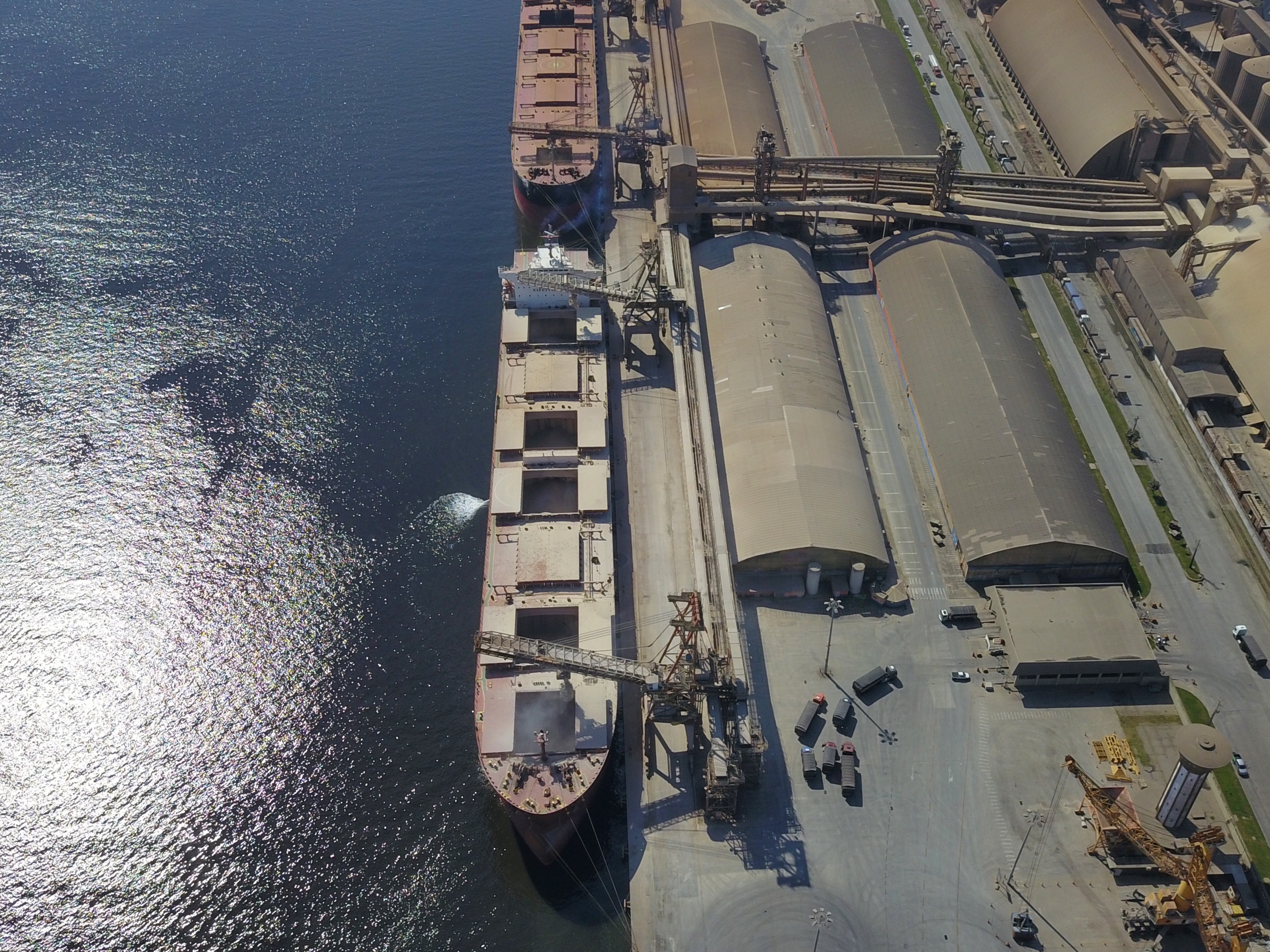 Silos públicos e as estruturas de uso comum aos terminais operadores do Corredor de Exportação passam por uma revisão para operar a todo vapor. A produção ainda está no campo e a previsão é que os trabalhos no porto sejam concluídos até o fim do mês.